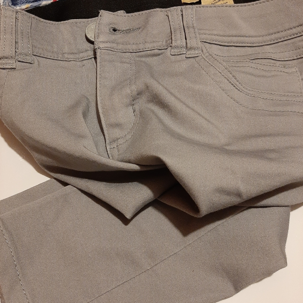 Womans pants Democracy,size 6, gray shiny fabric ..super comfortable